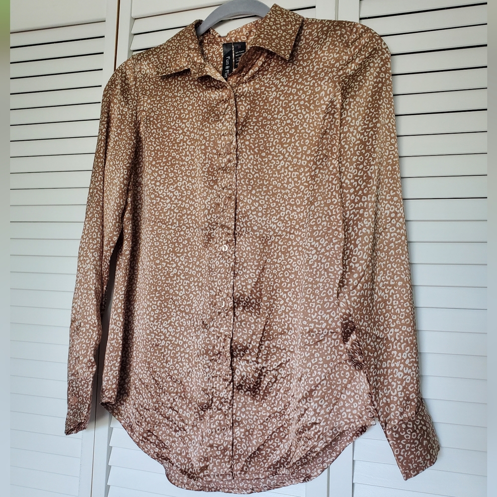 🍋 Silky Brown And White Leopard Print Button Down Shirt